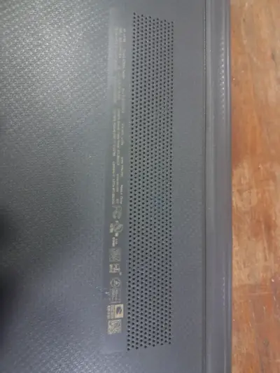 Notebook HP con pantalla dañada - miniatura 3