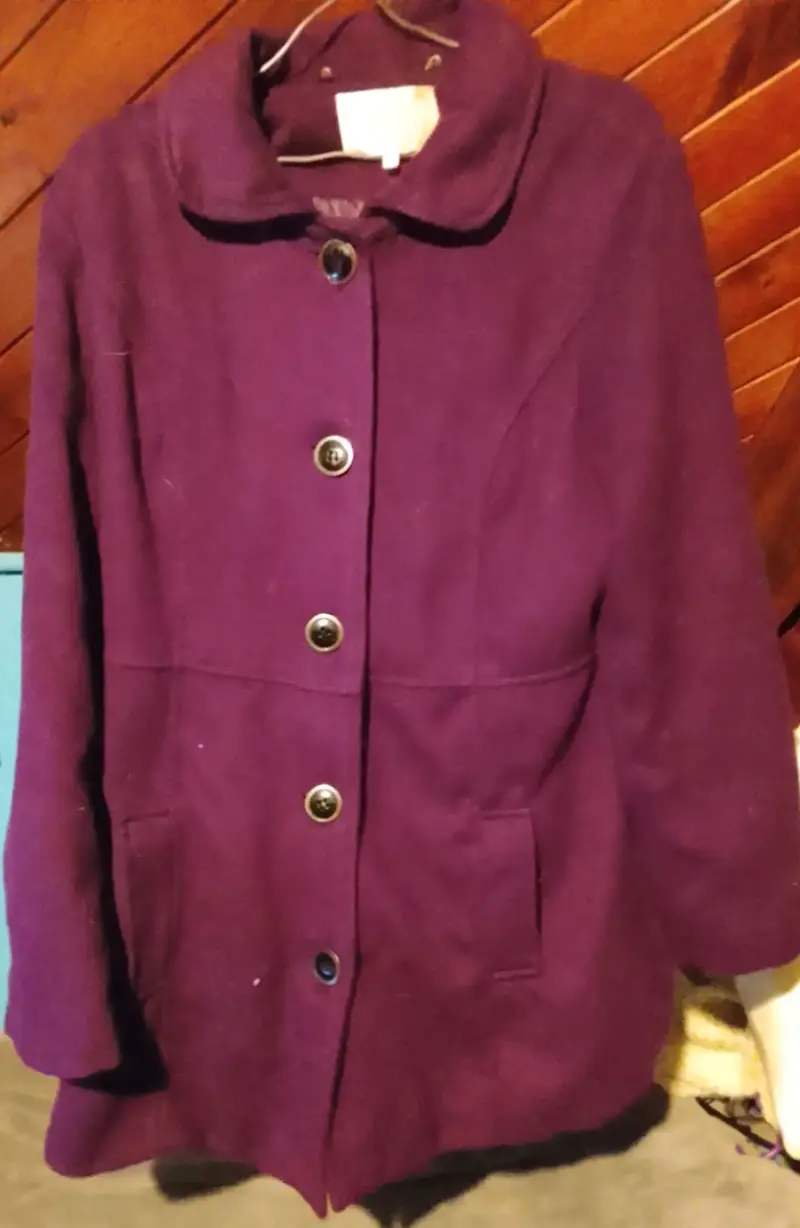 Abrigo morado botones grandes - 3