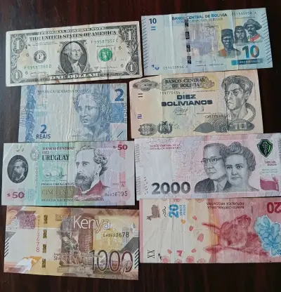 Lote de billetes de diferentes países - miniatura 1
