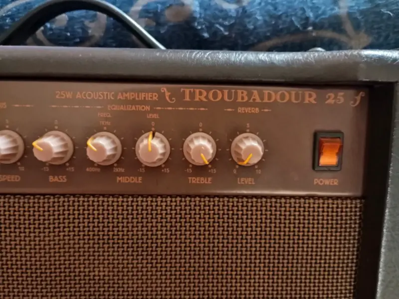 Amplificador Ibanez Troubadour 25W - 4