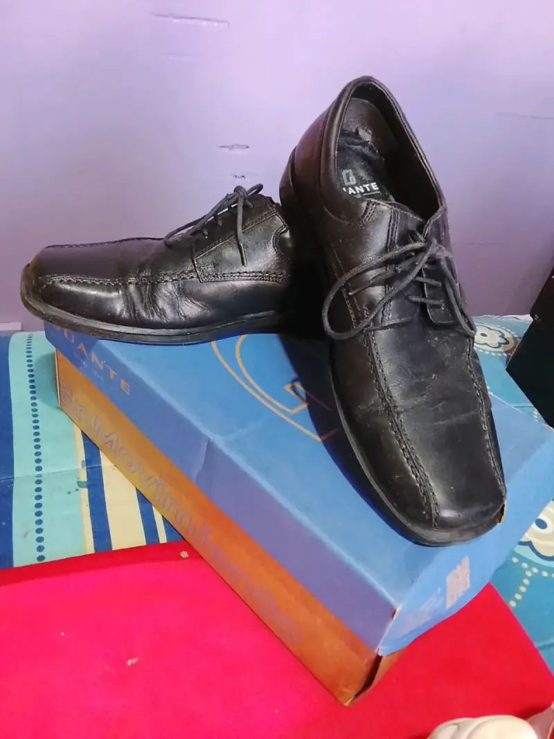 Zapatos de vestir negros usados - 1