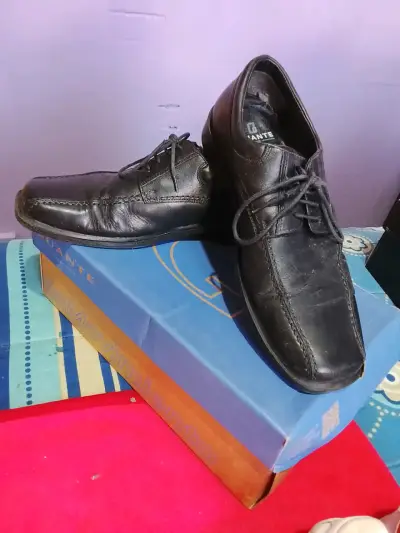 Zapatos de vestir negros usados - miniatura 1