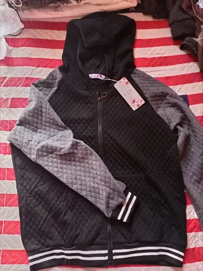 Polerón con capucha negro y gris - miniatura 1