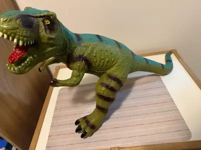 Juguete Dinosaurio Verde - miniatura 3