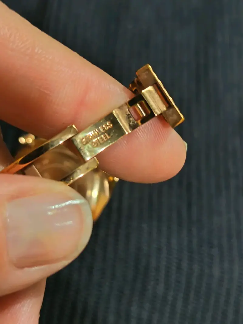 Reloj dorado con cristales - 4