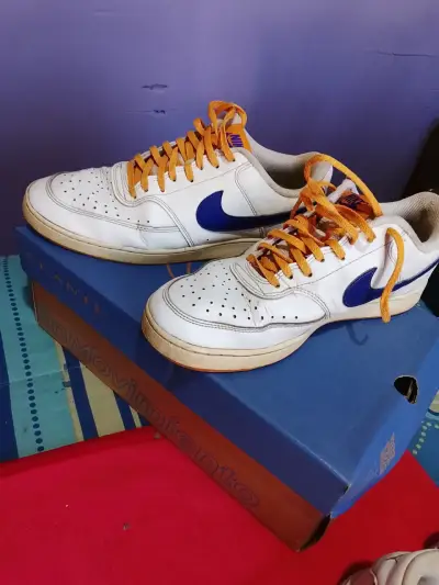 Zapatillas blancas con rojo - miniatura 3