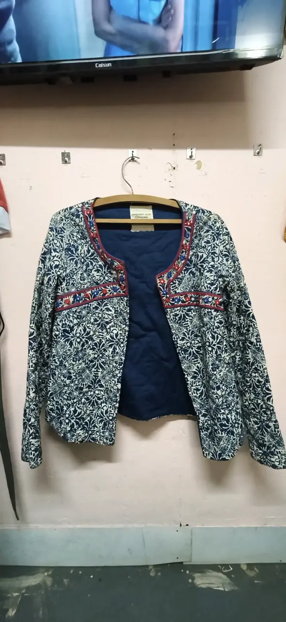 Chaqueta estampada azul y blanco - 1