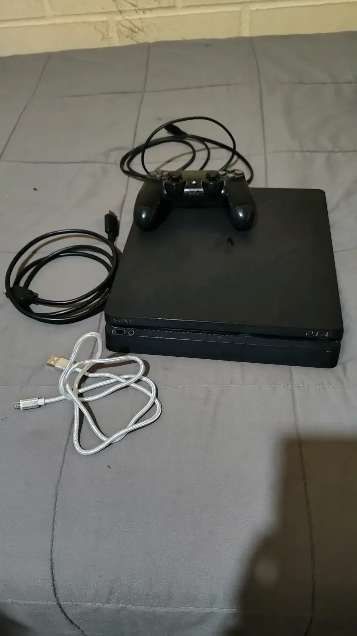 PlayStation 4 con Mando original - 2