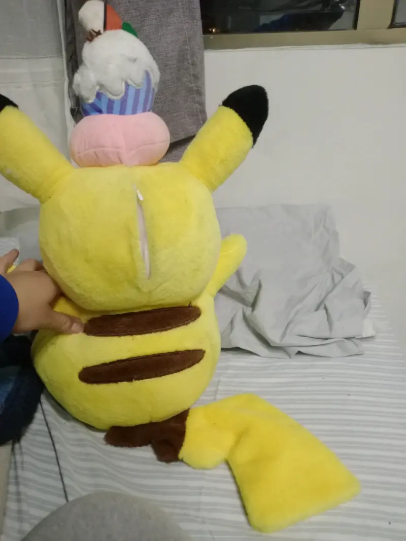 Peluche grande de Pikachu - 2