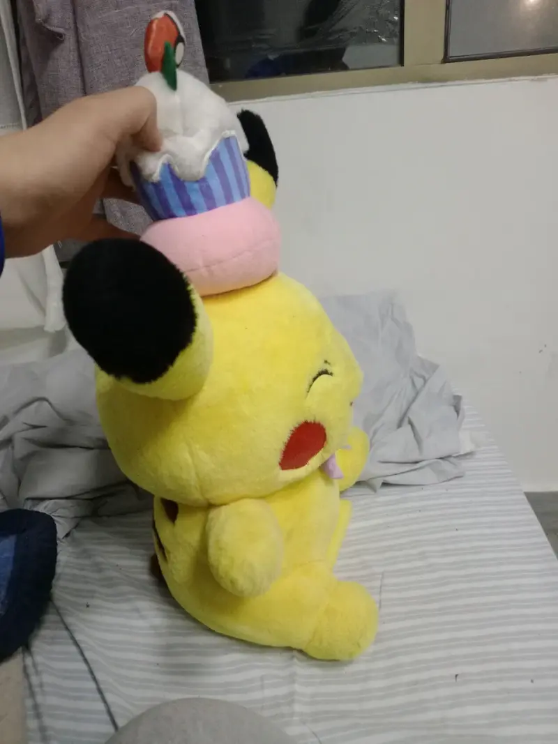 Peluche grande de Pikachu - 4