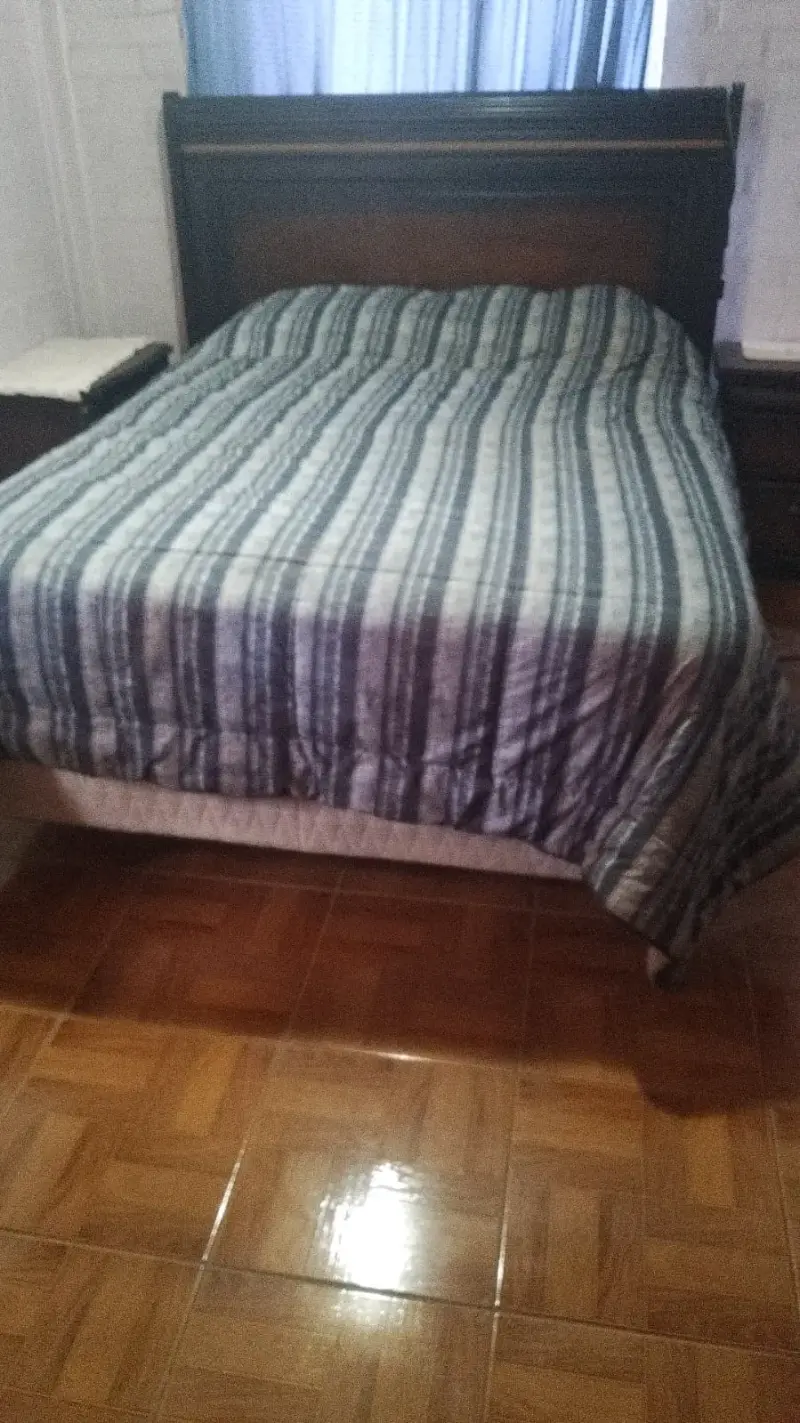 Cama matrimonial madera oscura King - 1
