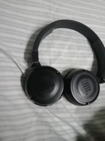 Auriculares jbl negros - miniatura 3