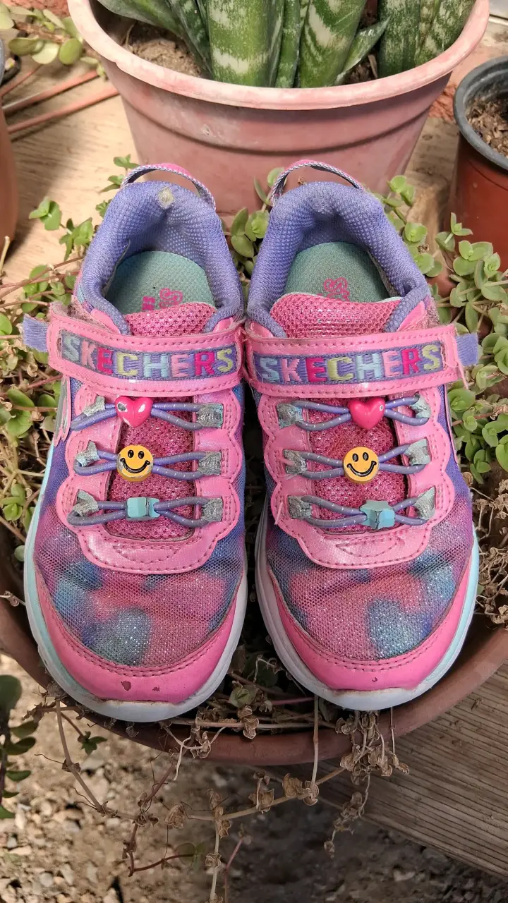 Zapatillas Skechers rosadas para niña - 1
