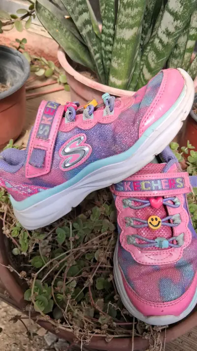 Zapatillas Skechers rosadas para niña - miniatura 2