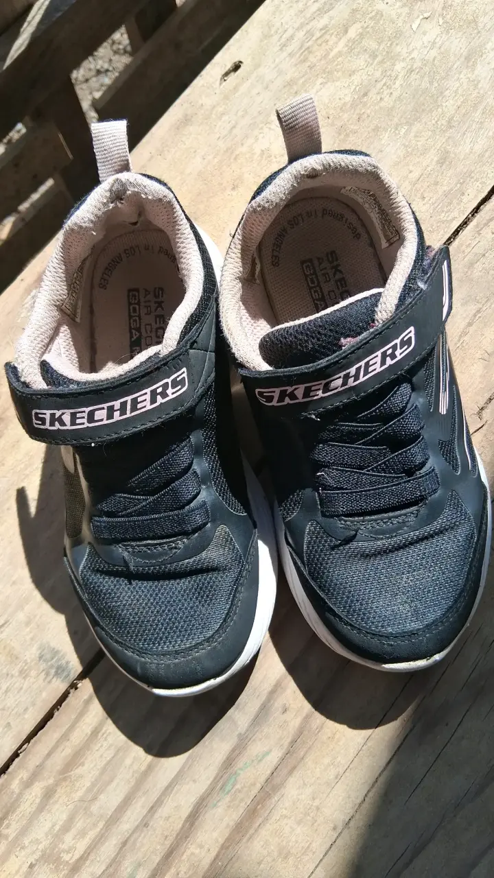 Zapatillas Skechers negras para niña