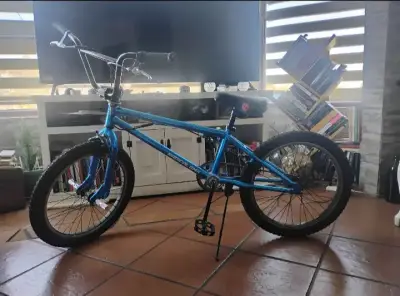 Bicicleta BMX azul - miniatura 1