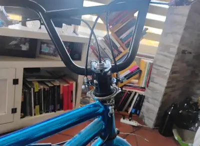 Bicicleta BMX azul - miniatura 2