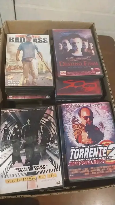Colección de DVDs de películas variadas - miniatura 1