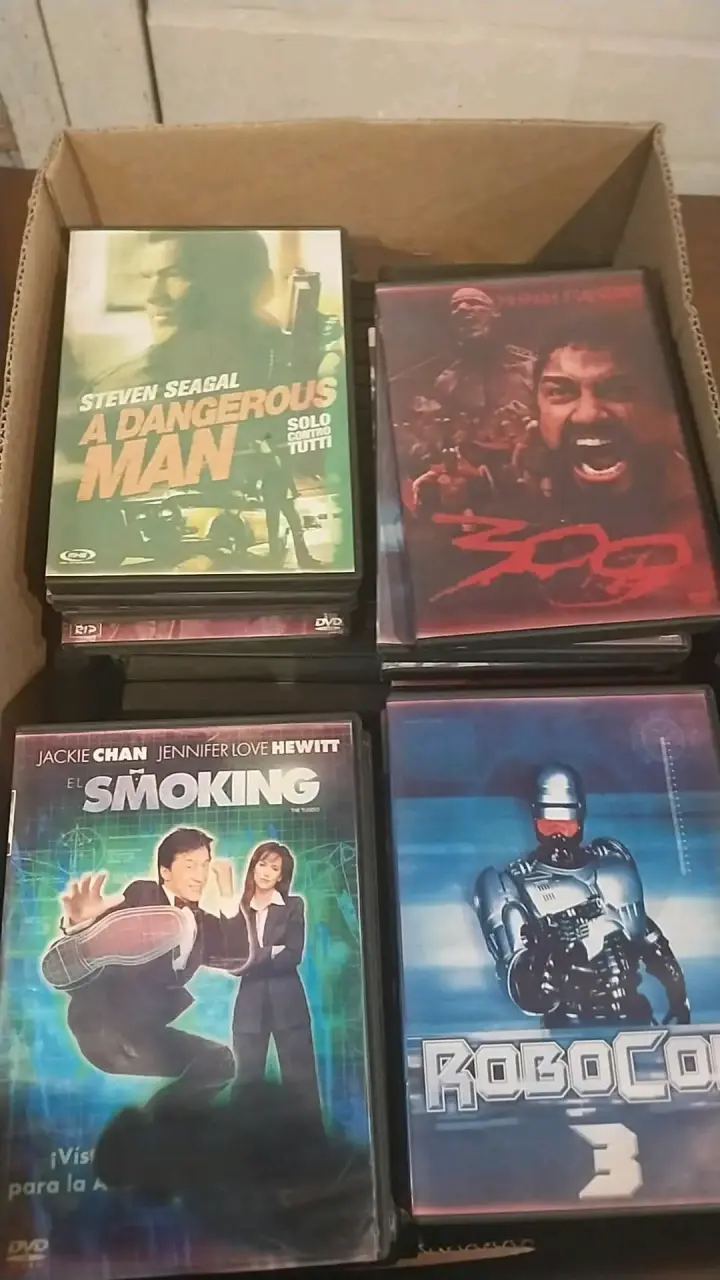 Colección de DVDs de películas variadas - 2