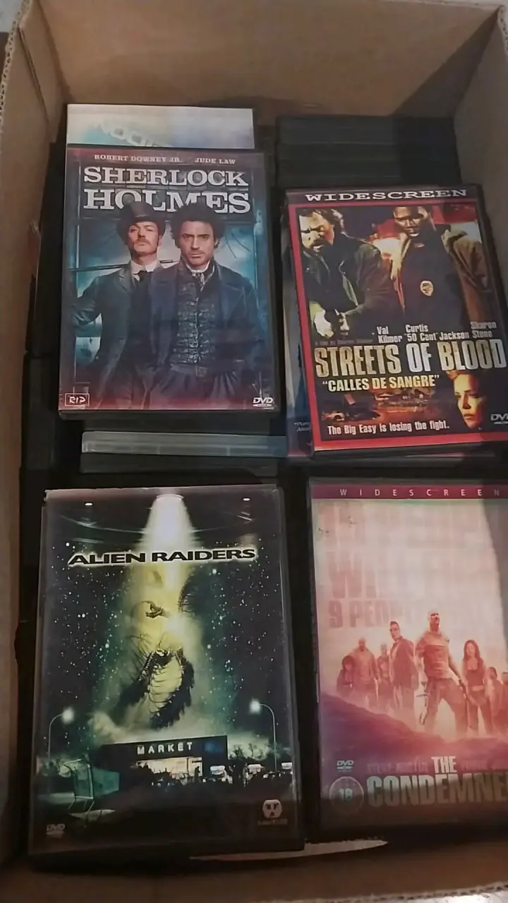 Colección de DVDs de películas variadas - 4