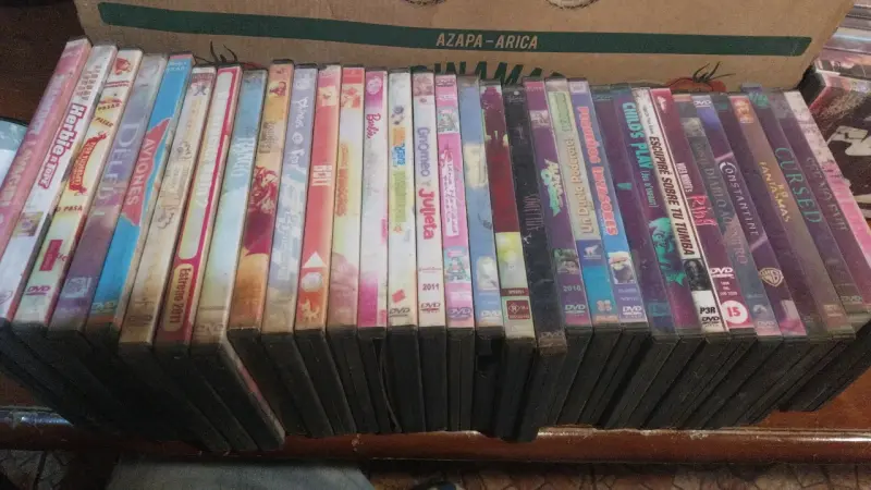 Colección de DVDs de películas variadas - 5