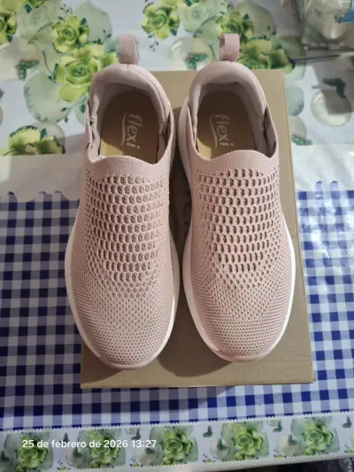 Zapatillas deportivas rosadas nuevas - miniatura 3