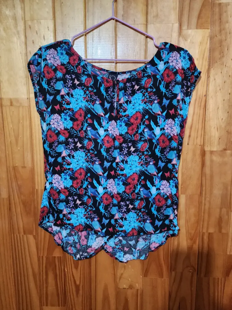 Polera floreada multicolor- IO - 1