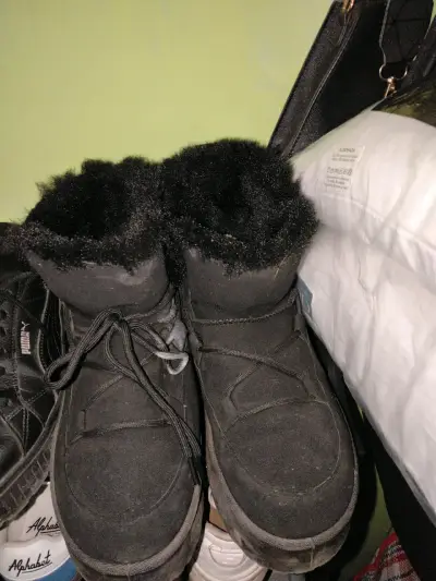Botas negras con forro interior - miniatura 1