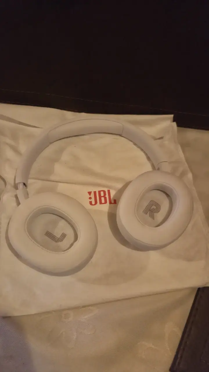 Audífonos JBL blancos - 1
