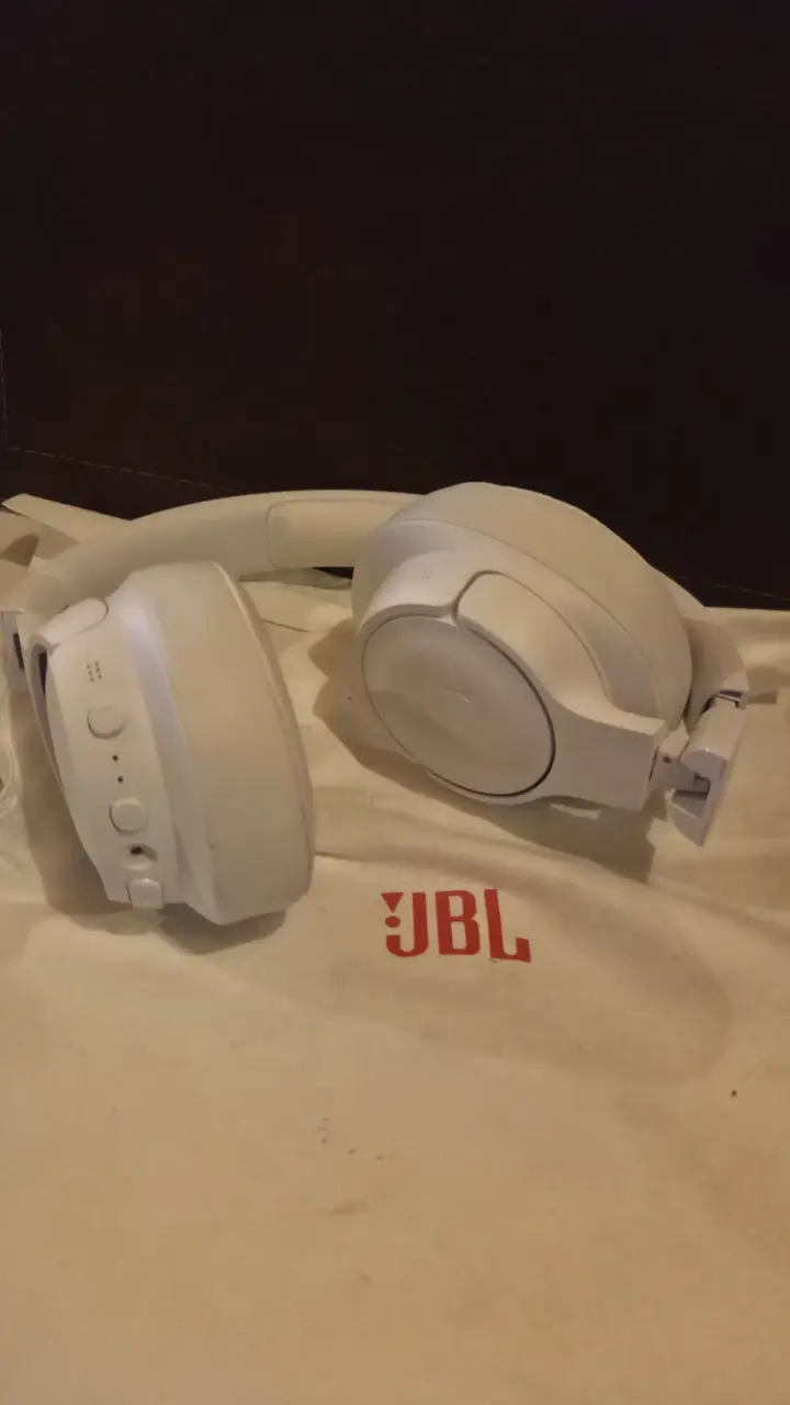Audífonos JBL blancos - 2