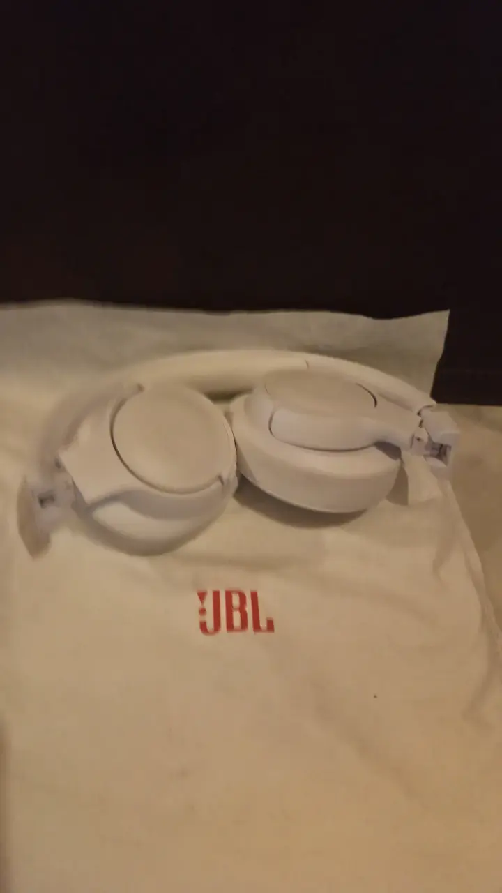 Audífonos JBL blancos - 3