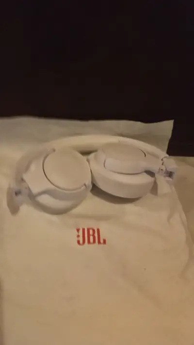 Audífonos JBL blancos - miniatura 3