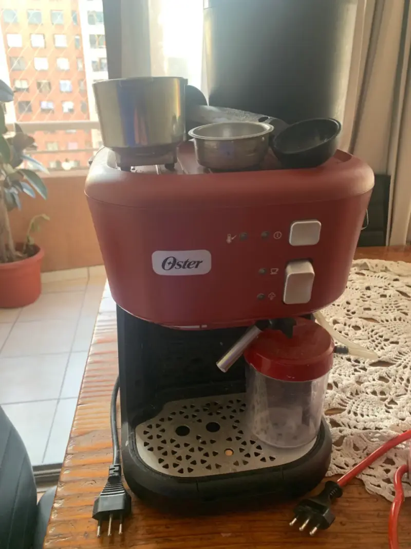 Cafetera espresso Oster roja