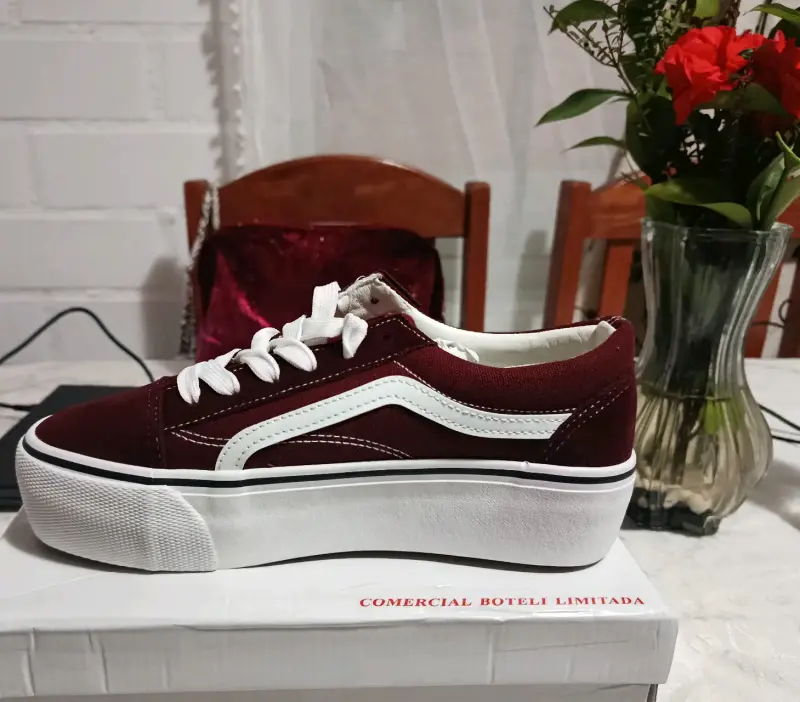 Zapatillas burdeos plataforma