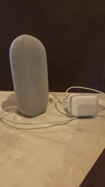 Altavoz inteligente gris GOOGLE - miniatura 3