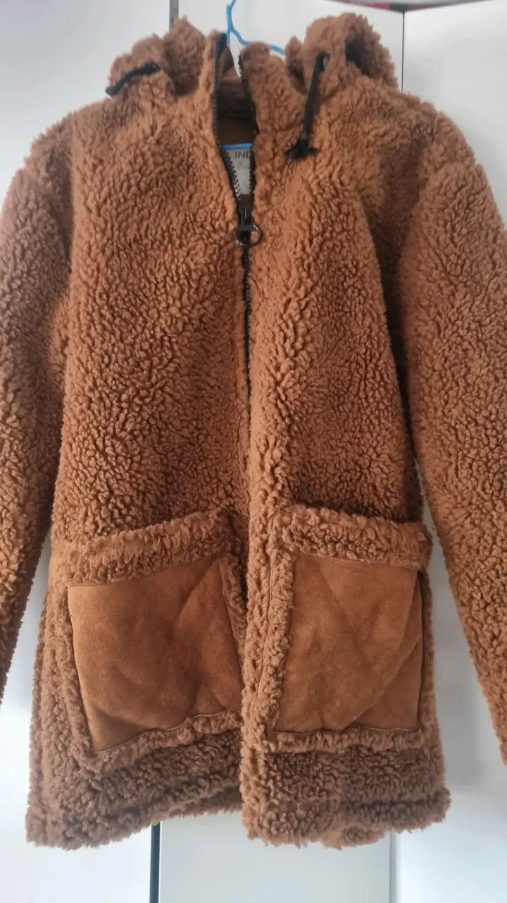 Chaqueta polar café con capucha - 1