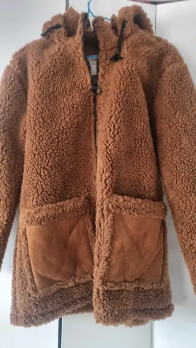 Chaqueta polar café con capucha - miniatura 1