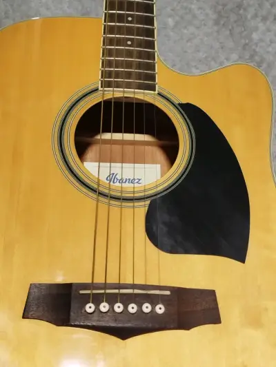 Guitarra electroacústica Ibañez - miniatura 2