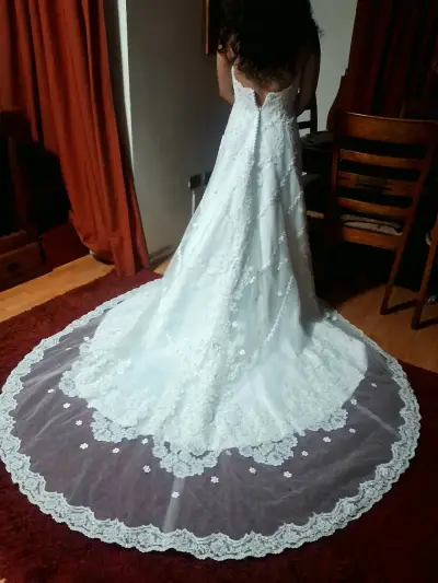 Vestido de novia con encaje - miniatura 1