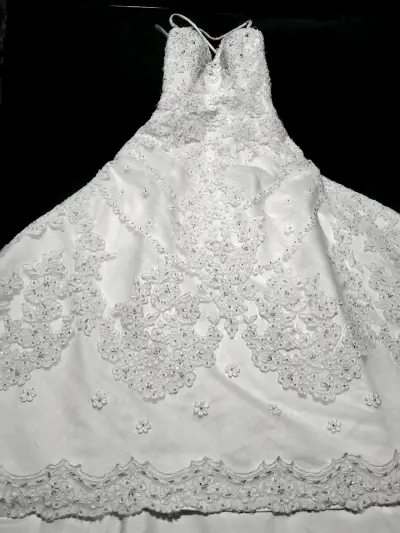 Vestido de novia con encaje - miniatura 5