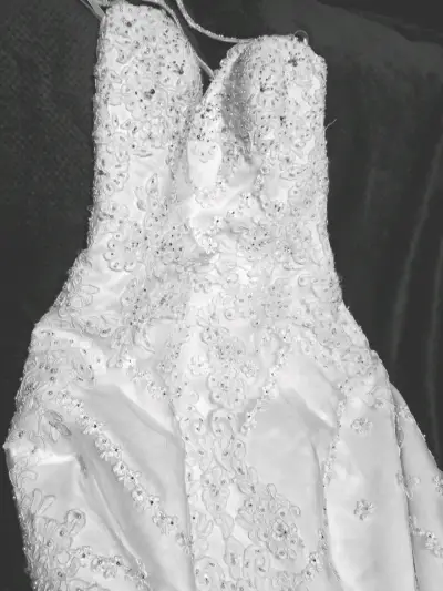 Vestido de novia con encaje - miniatura 6