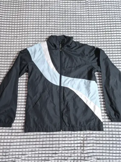 Chaqueta cortaviento azul y celeste - miniatura 1