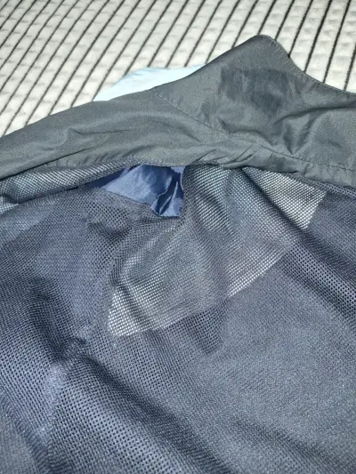 Chaqueta cortaviento azul y celeste - miniatura 4
