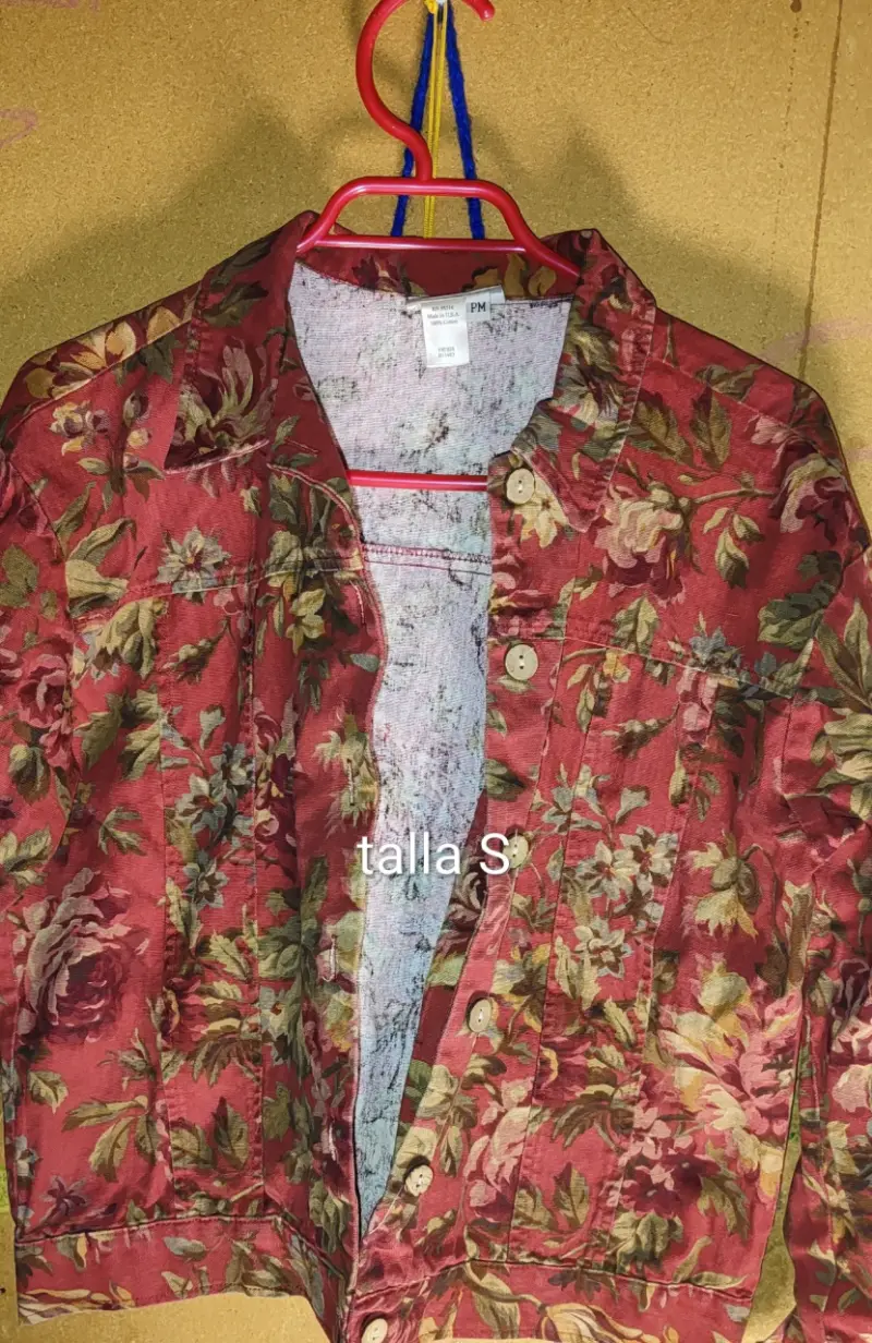 Chaqueta floral roja