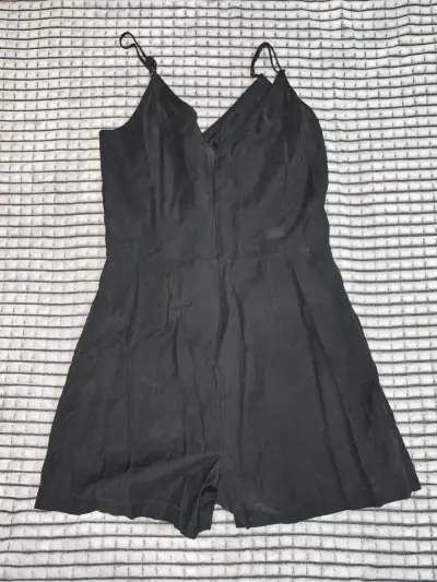 Enterito negro con tirantes - miniatura 3
