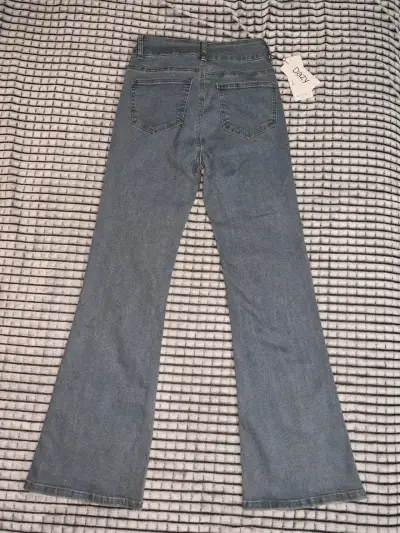 Jeans acampanados azul claro - miniatura 3