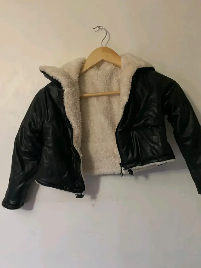 Chaqueta negra con forro interior - 1