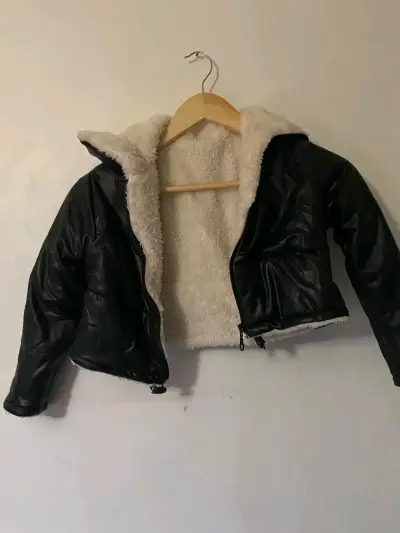Chaqueta negra con forro interior - miniatura 1