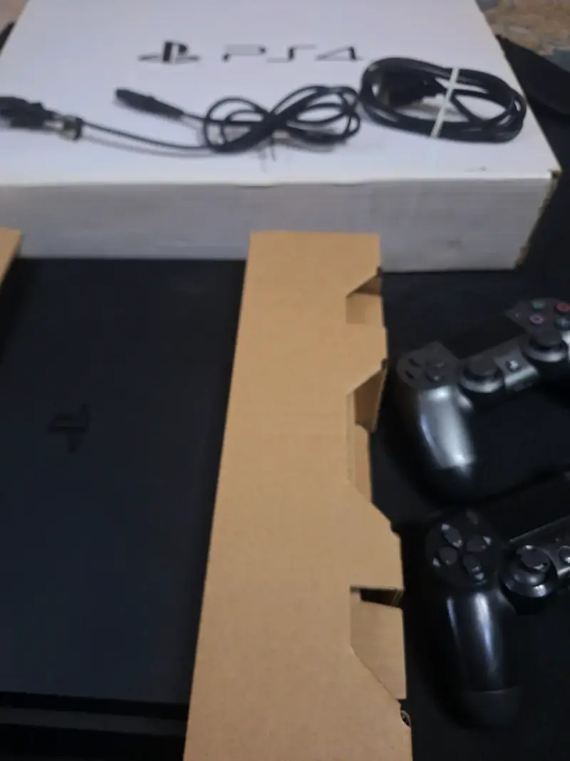 PlayStation 4 Slim con juegos - 3