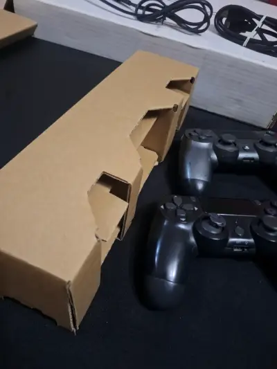 PlayStation 4 Slim con juegos - miniatura 4